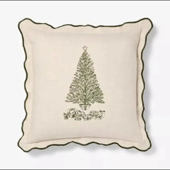 Brand new target threshold studio McGhee Christmas tree throw pillow - Picture 1 of 4